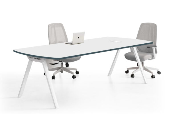 طاولة اجتماعات مصنّعة حسب الطلب – تصنيع محلي من لوح خشبي مضغوط بواجهة ميلامين / 10605